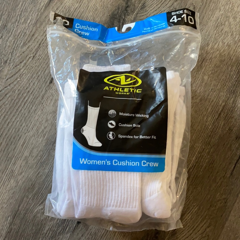 Women’s white tall socks 7 pair bag